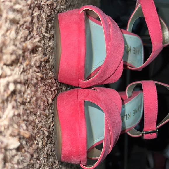 Anne Klein US 7.5 womens pink suede chunky heels. Gently used. - Picture 7 of 16
